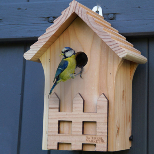 Nichoir La Crèche pour mésanges bleues, nonettes, huppées et mésanges noires. Fabriqué en France Natures Market Oisillon.net Nichoir La Crèche pour mésanges bleues, nonettes, huppées et mésanges noires. Fabriqué en France Natures Market Oisillon.net