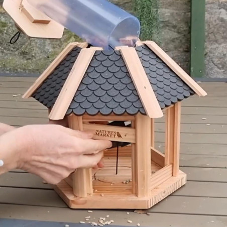 Mangeoire oiseaux fabriquée en France en matériau recyclé et bois français. Natures Market. Oisillon.net
