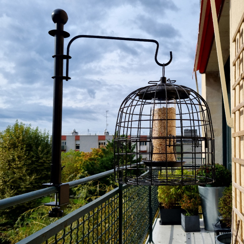 Poteau spécial Balcon à visser pour mangeoire et nichoir. Natures Market Oisillon.net