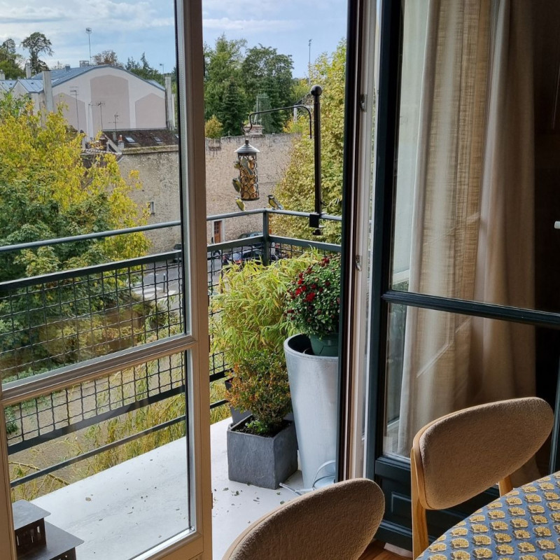 Poteau spécial Balcon à visser pour mangeoire et nichoir. Natures Market Oisillon.net